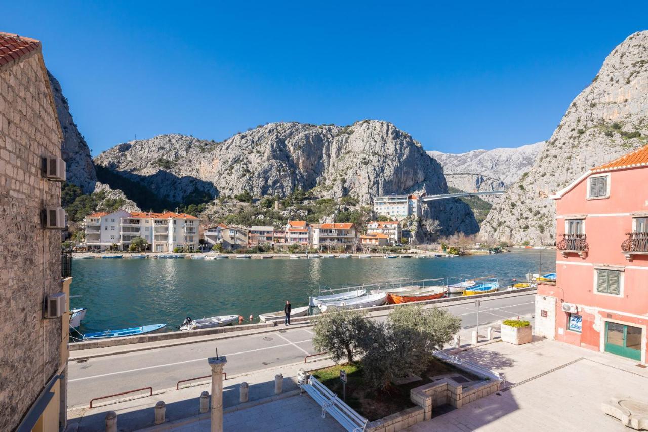 Central Alley Omiš Eksteriør billede