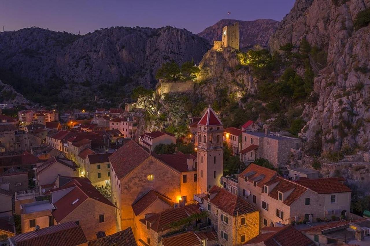 Central Alley Omiš Eksteriør billede